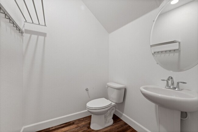 Building Photo - Beuatiful Townhome in Northwest Reno!