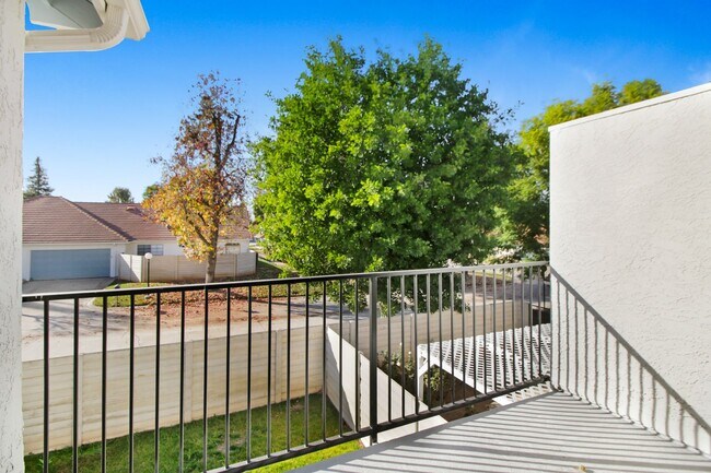 Building Photo - Your Dream 3BR/2.5BA Rental in the Desirable 'Dearborn Grove' Community in Redlands!