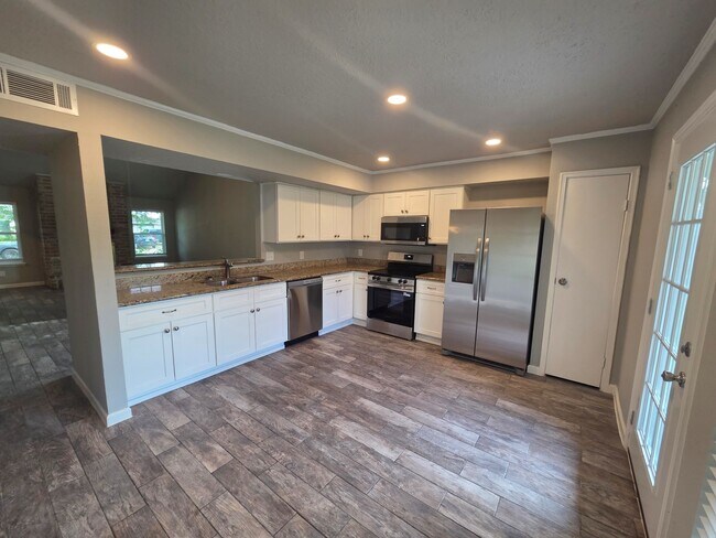 Building Photo - 5618 Stone Creek Dr