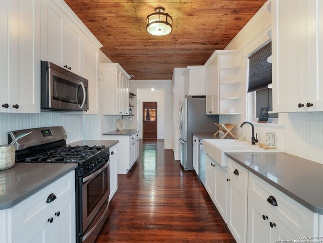 Building Photo - Adorable home 2/2 In Mancke Park