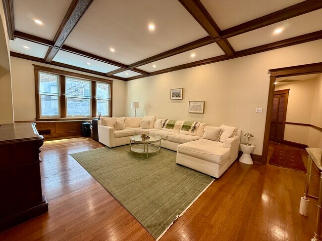 Building Photo - 448 W Wrightwood Ave