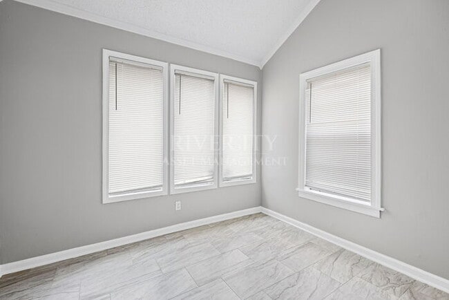 Building Photo - 42 Bonita Dr