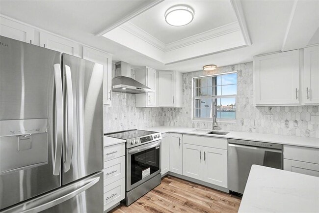 Building Photo - 8828 Bay Pointe Dr