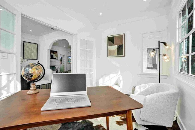 Building Photo - 435 35th St