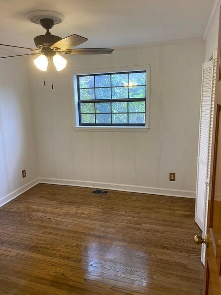 Building Photo - 2107 Lou Dr W