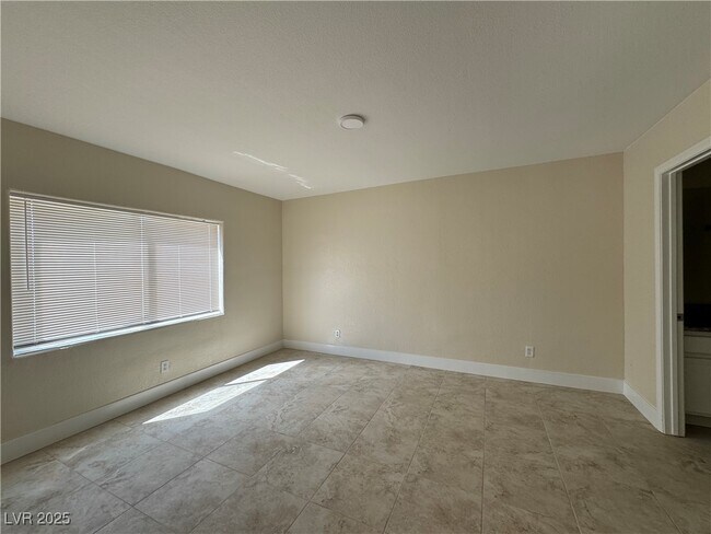 Building Photo - 640 E San Lorenzo St