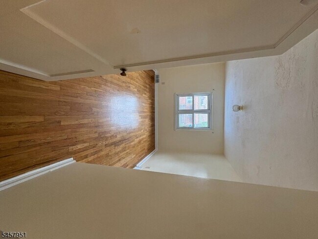 Building Photo - 138 Midland Pl