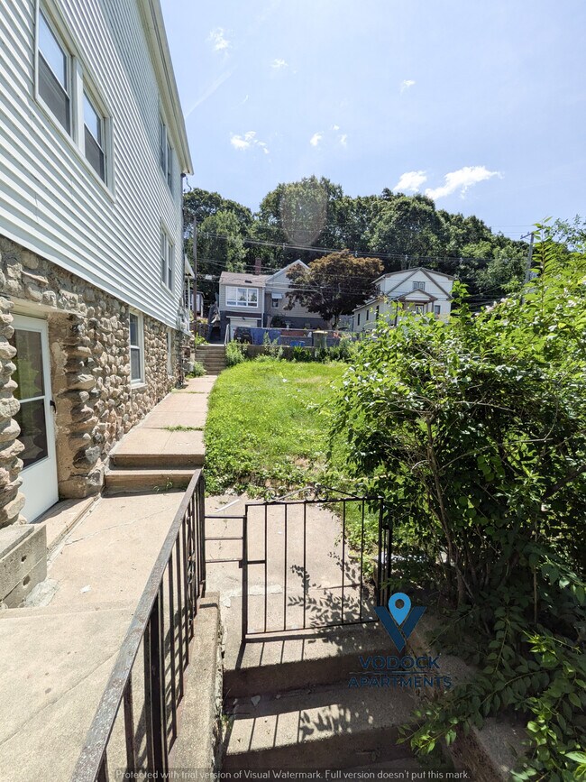 Building Photo - 417 N Walnut St