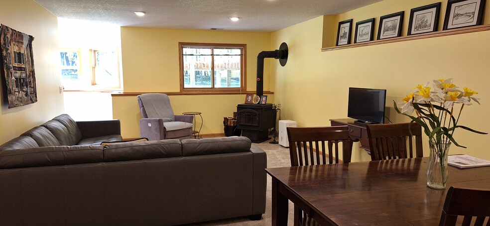 Living Room - 5930 Cranberry Dr