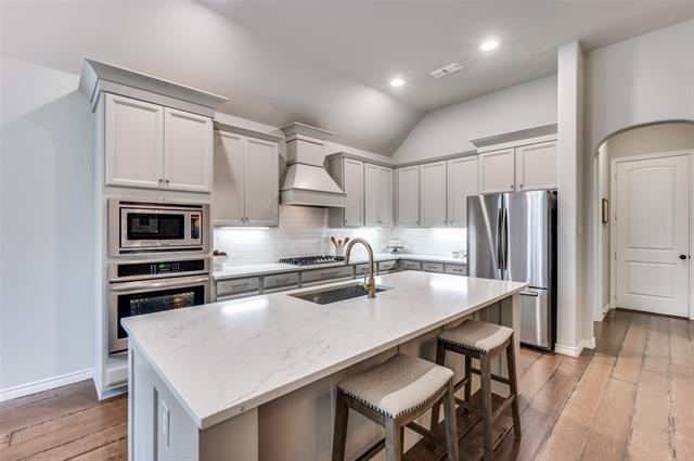 Building Photo - 1016 Lake Sierra Wy