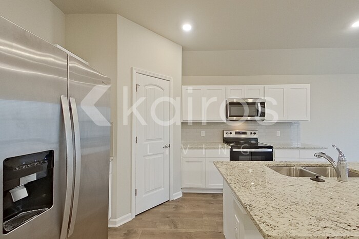 Building Photo - 416 Mango Dr