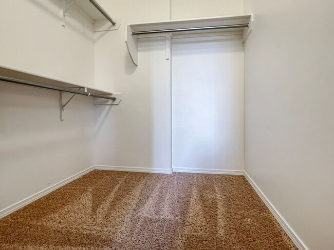 Building Photo - Modern 3 Bed 2 Bath Home - Pet Friendly!