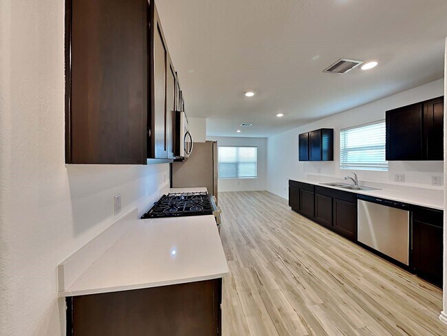 Building Photo - 24139 Mustang Run Dr