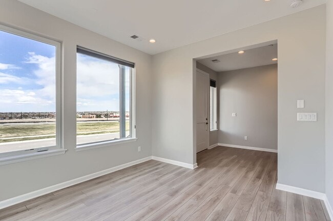 Building Photo - 676 Saddle Dr