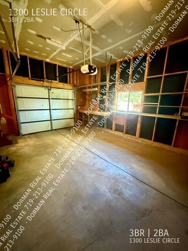 Building Photo - 1300 Leslie Cir