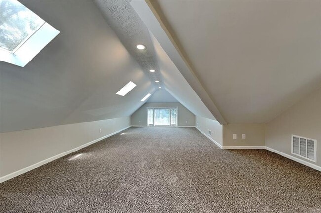 Building Photo - 677 Longbow Ct