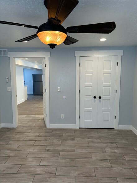 Building Photo - 4348 N Maple Dr