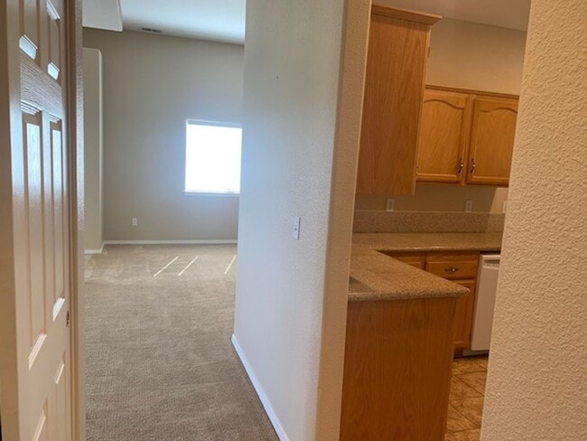 Building Photo - 3 Bedroom, 2 Bath Home with attached 3 car...