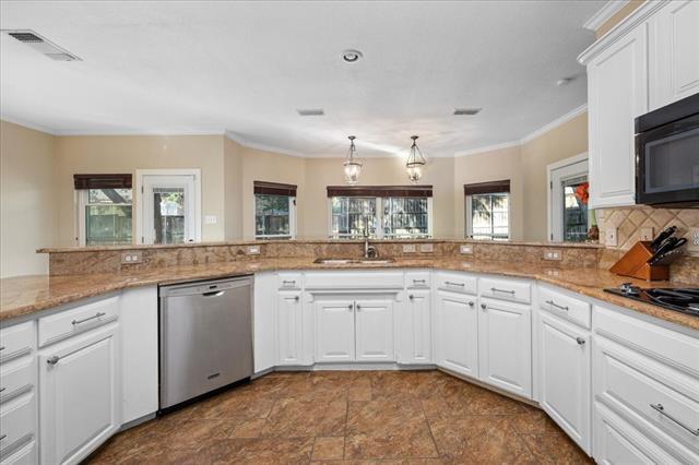 Building Photo - 7924 Vista Ridge Dr N