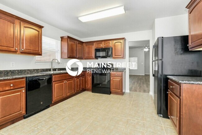 Building Photo - 4 Bedroom Pet-Friendly Home in Conroe, TX with Main Street Renewal