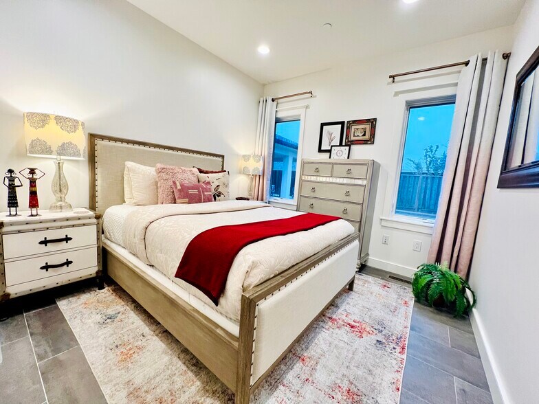 Separate Bedroom - 4206 Pomona Ave
