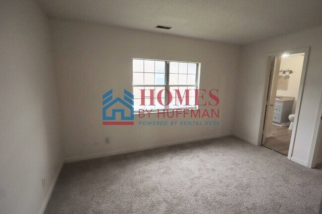 Building Photo - Two Bedroom House