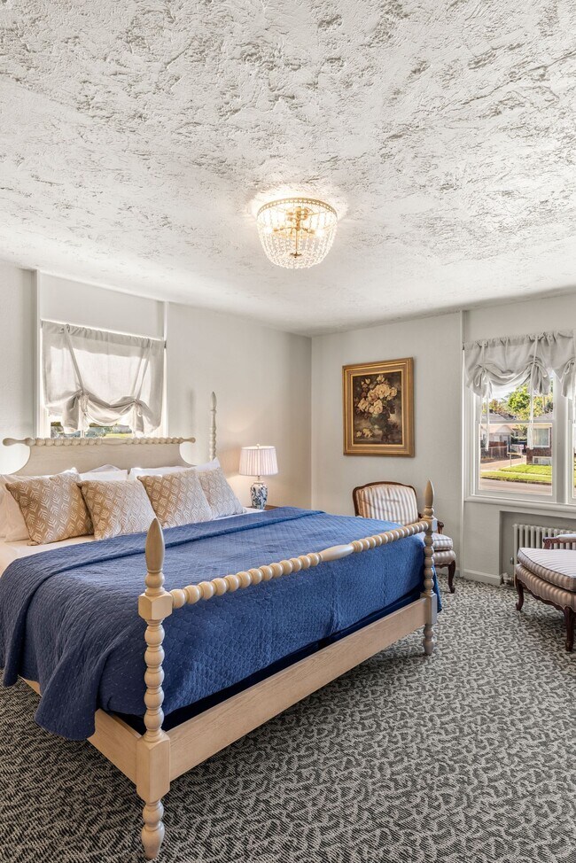 Building Photo - All-Utilities-Included Studio in Historic Bristol Manor | Pet Friendly