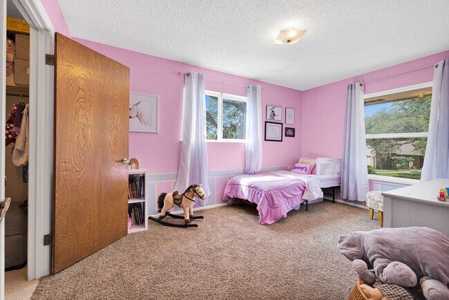 Building Photo - Discover Old World Charm in Northern Hills!