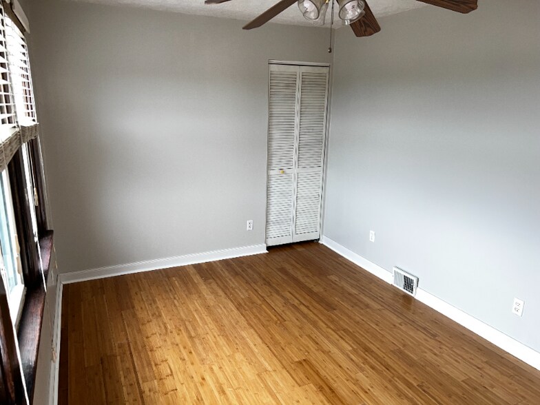 Building Photo - 527 Flynn Ave