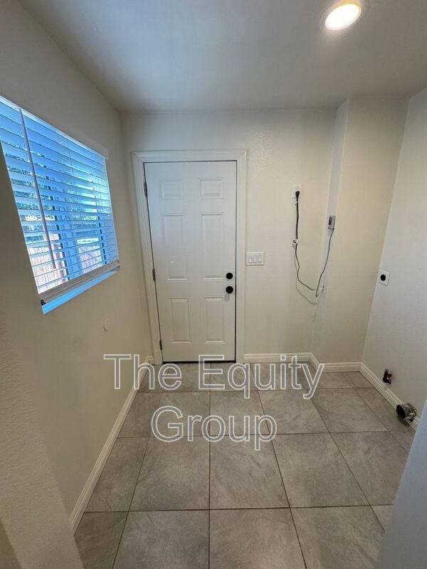 Building Photo - 1134 Van Dorsten Ave