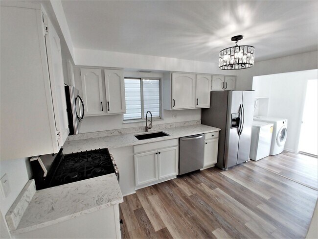 Primary Photo - 453 Norton St