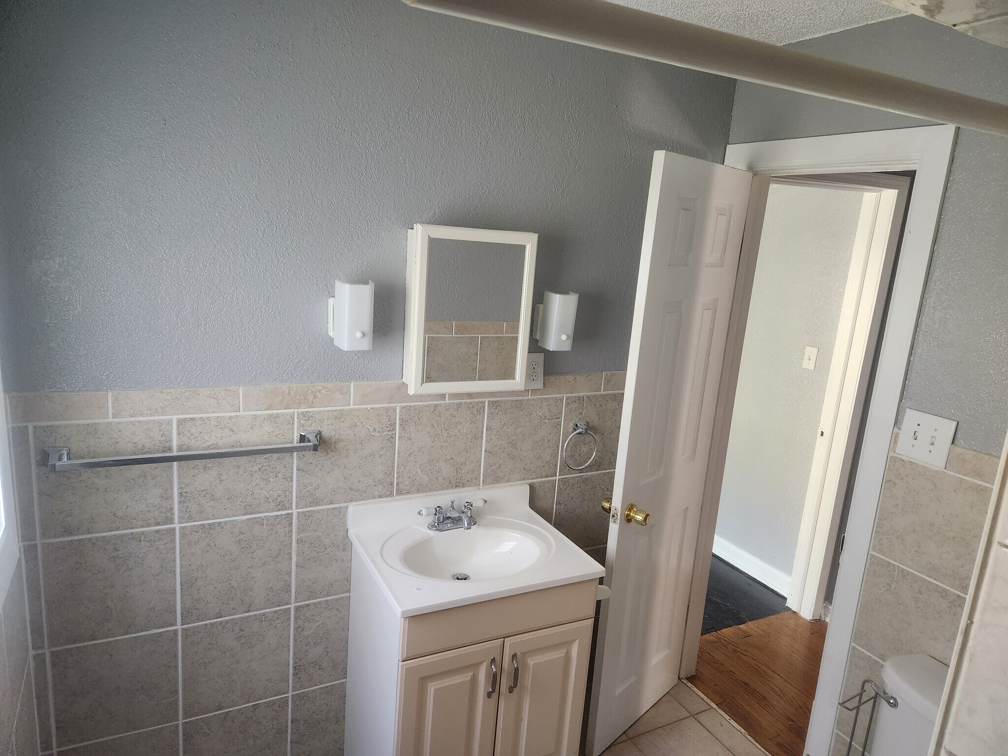 Building Photo - 5928 Fontana St