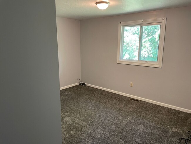 Building Photo - Charming 3-Bedroom Ranch Home in Comstock Park