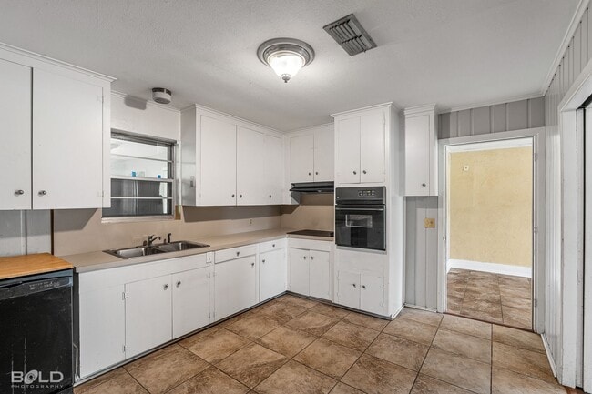 Building Photo - Check Out this 3 bed 2 bath in Bossier!!