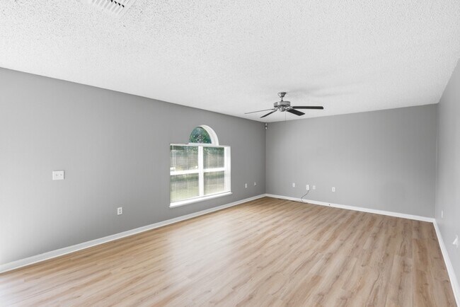 Building Photo - 261 Curtis Ave