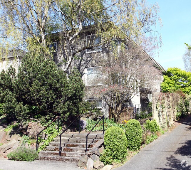 Building Photo - Enjoy convenient living on Capitol Hill at...