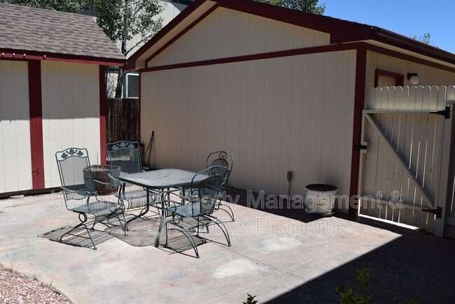 Building Photo - 2860 Frazier Ln
