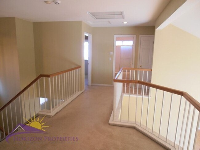 Building Photo - Spacious 3 Bed 2.5 Bath 1,959 Sq. Ft. Antelope Home