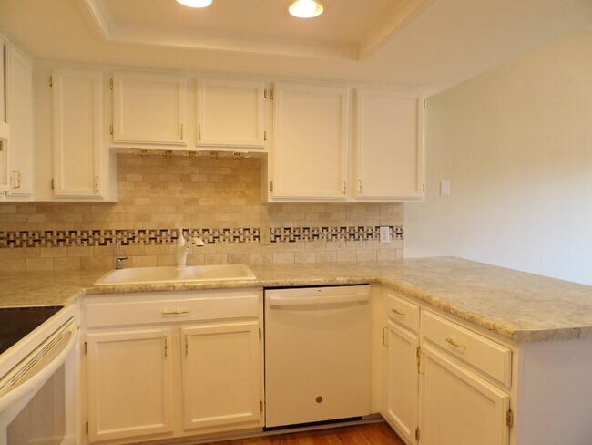Building Photo - 2 Bed | 2 Bath Third Floor Condo