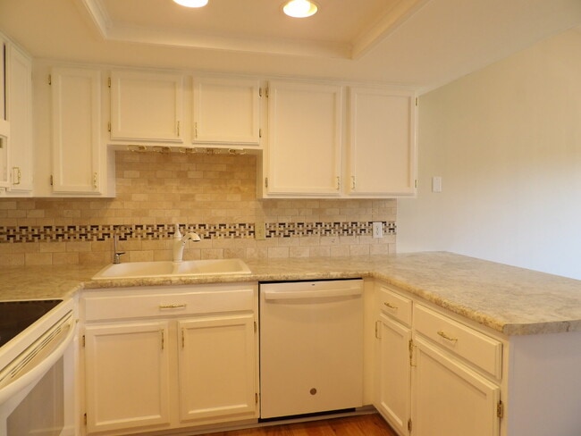 Building Photo - 6095 Courtly Alcove