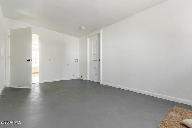 Building Photo - 11640 N Hagen Dr
