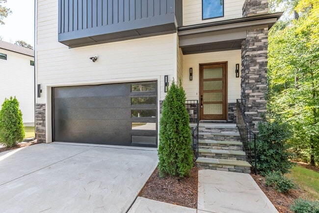 Building Photo - Modern 5-bedroom, 5-bathroom home in Durham