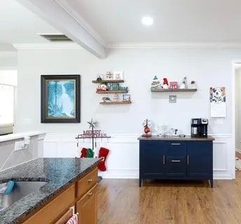 Building Photo - 16142 Commodore Dr