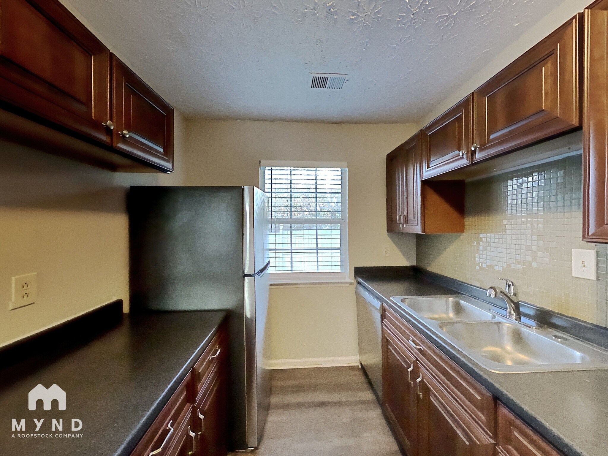 Building Photo - 2101 Mallard Way