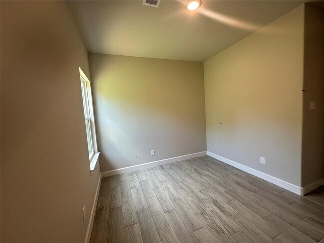 Building Photo - 104b Turner Dr