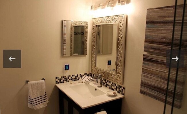 Building Photo - 808 Villa Cir