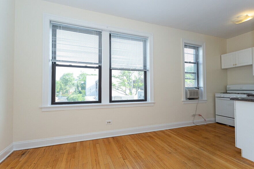 Building Photo - 342 Park Ave