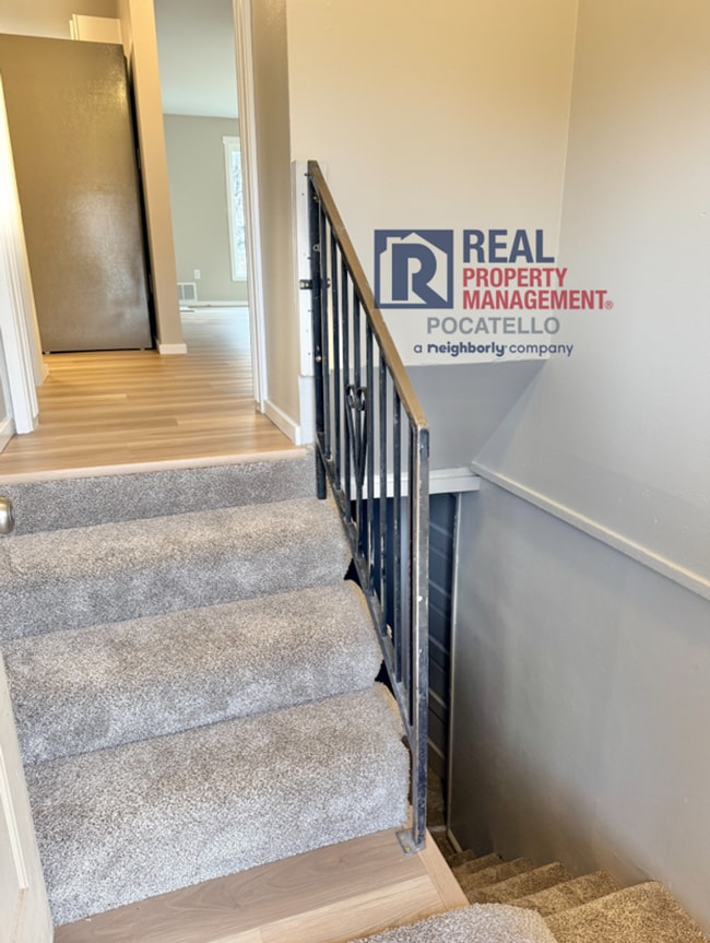 Building Photo - 3 Bedroom 1 Bath Apartment - newly remodeled