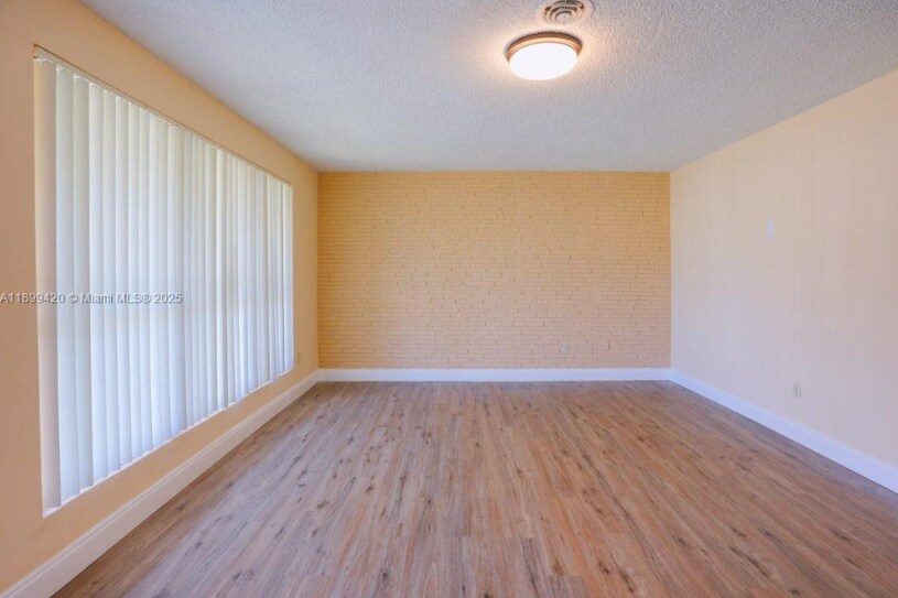 Building Photo - 716 NE 7th St