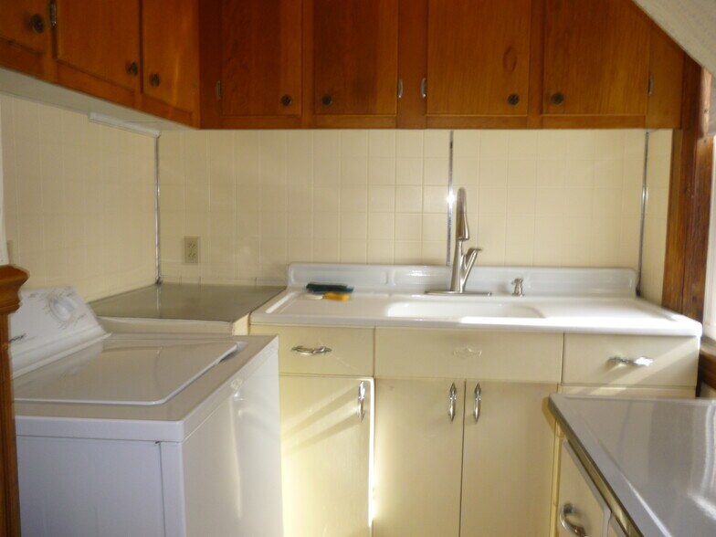 Building Photo - 19 Rena St